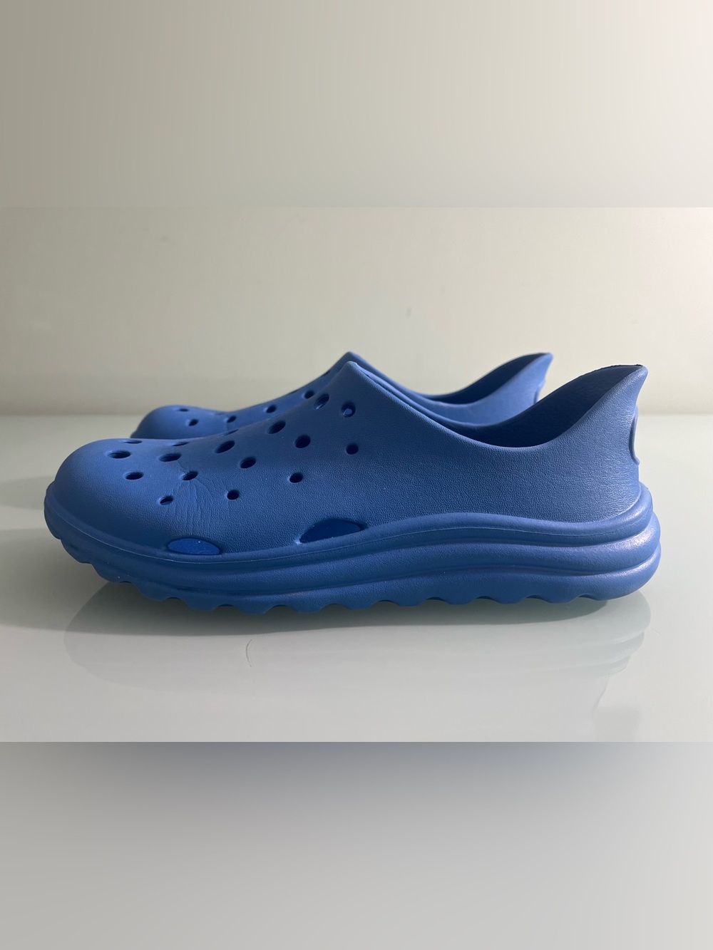 Art Class Slip On Water Shoes Boy's Size 5 Blue